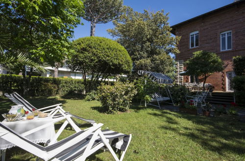 Foto 27 - Fantastic Liberty Villa in the Heart of Versilia