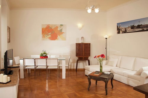 Photo 12 - Apartment near Piazza del Popolo & Villa Borghese