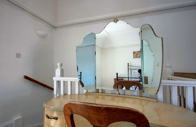 Anvil House - Photo 2