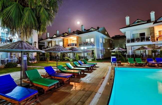 Golden Life Blue Green Residence - Photo 1