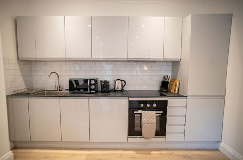 Photo 10 - Luxe 1 & 2 Bed Apts Brighton By Sojo Stay