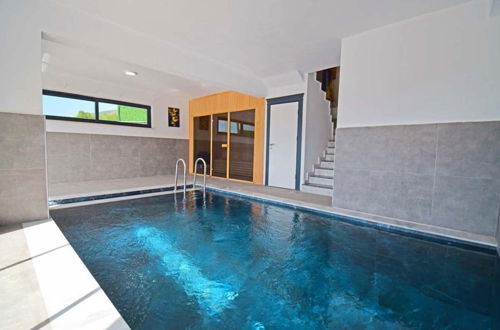 Foto 20 - Stunning 4-bed Villa: Private Pool, Sauna & Hammam