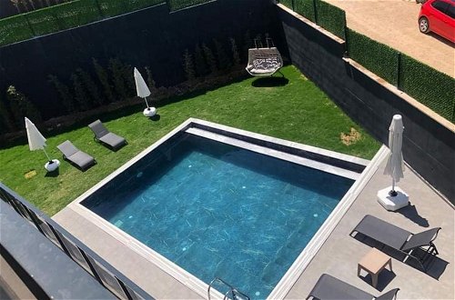 Photo 15 - Stunning 4-bed Villa: Private Pool, Sauna & Hammam