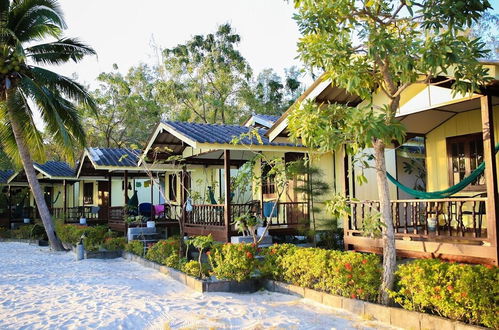 Photo 13 - Crystal white sand resort