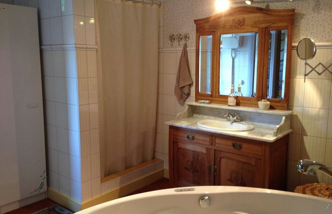 Spacious Villa in Neerpelt near Welvaart Marina - Photo 13