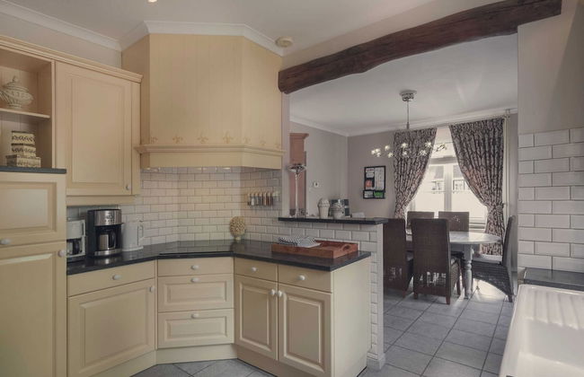 Spacious Villa in Neerpelt near Welvaart Marina - Photo 7