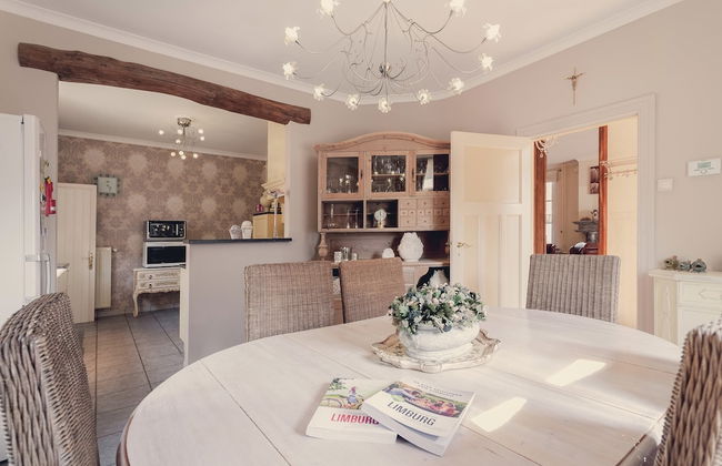 Spacious Villa in Neerpelt near Welvaart Marina - Photo 18