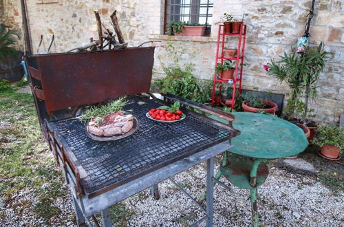 Foto 25 - Splendid Farmhouse in Gualdo Cattaneo with Hot Tub