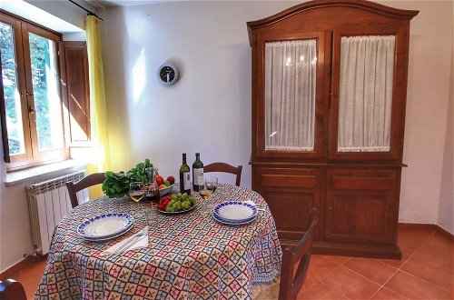 Foto 19 - Stunning Farmhouse with Swimming Pool & Hot Tub in Umbria