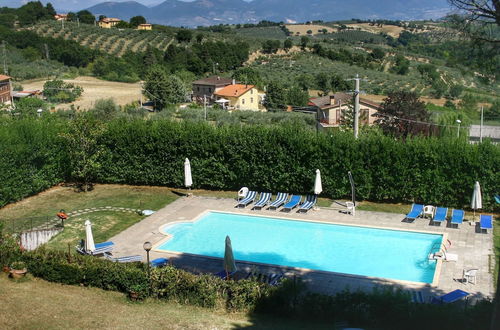 Foto 11 - Stunning Farmhouse with Swimming Pool & Hot Tub in Umbria