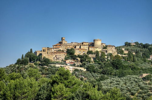 Photo 32 - Stunning Farmhouse with Swimming Pool & Hot Tub in Umbria