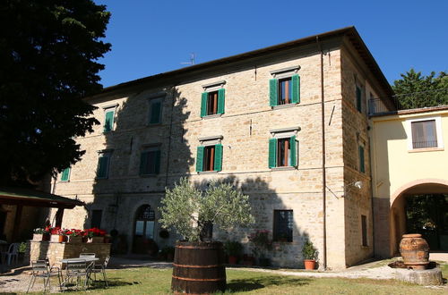 Foto 29 - Stunning Farmhouse with Swimming Pool & Hot Tub in Umbria