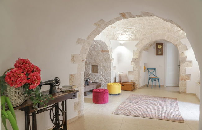TD Trulli Saveni Trulli With Pool Near the Centre - Photo 5