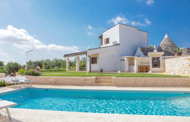 TD Trulli Saveni Trulli With Pool Near the Centre - Photo 1