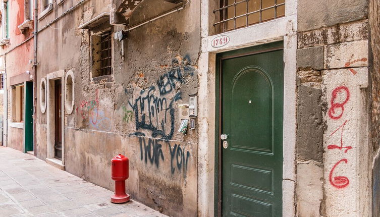 Photo 1 - Family Colours near Rialto Mercato