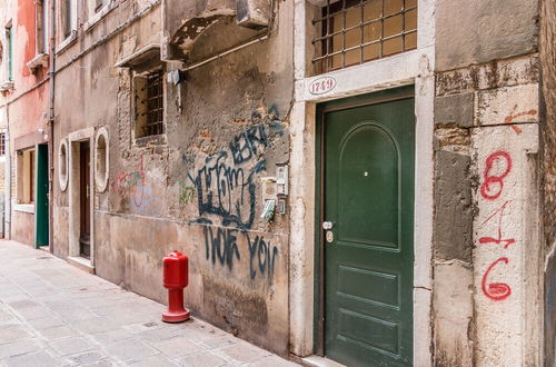 Photo 1 - Family Colours near Rialto Mercato