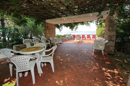 Foto 18 - Fantastic Holiday Home With Amazing Garden, Private Pool, Directly on the Beach