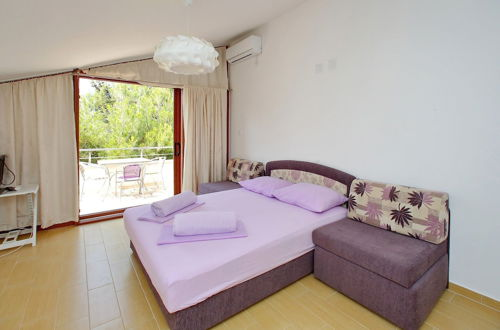 Foto 7 - Fantastic Holiday Home With Amazing Garden, Private Pool, Directly on the Beach