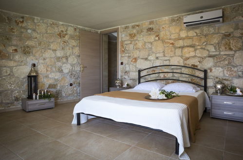 Photo 5 - Stigmes Villas & Suites