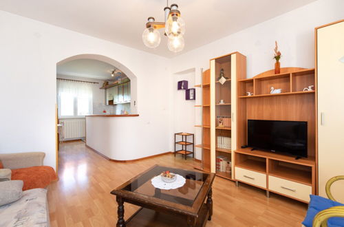 Photo 6 - 2-bedroom Krk Apartment - Near Krk Beaches & Town