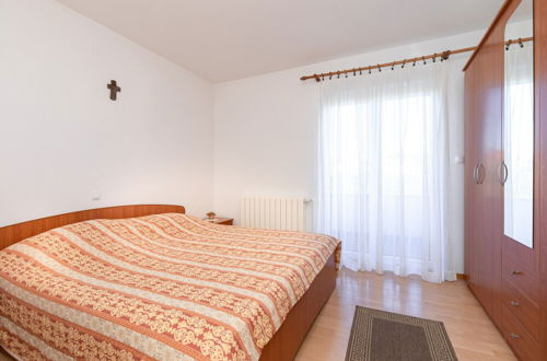 Foto 2 - Inviting 2-bed Apartment in Krk Apartman Sintic