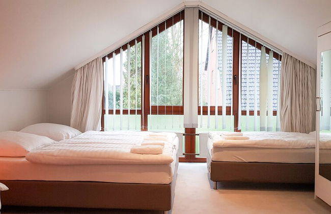 Tolstov-Hotels Beautiful Villa with Big Garden - Foto 12