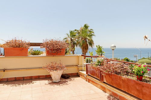 Photo 15 - Le Palme Apt with Terrace and Sea View