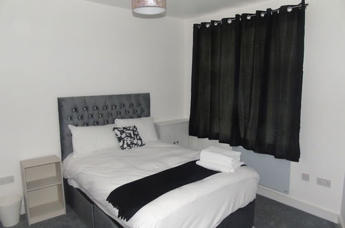 Foto 10 - Inviting 1-bed Ground Floor Apartment in Bolton