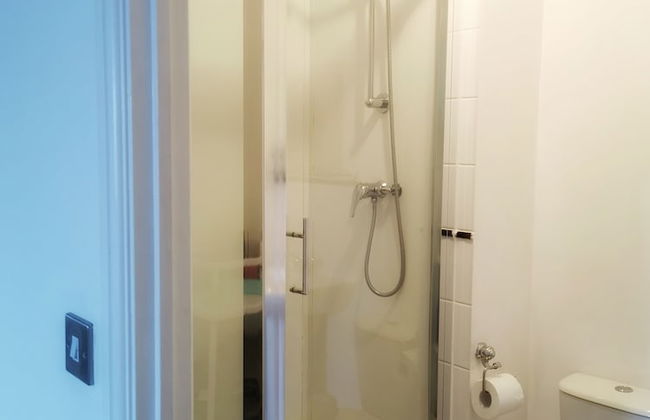 Bright & Modern 2BR Apartment Parking - Foto 14
