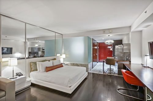 Photo 4 - StripViewSuites at Palms Place