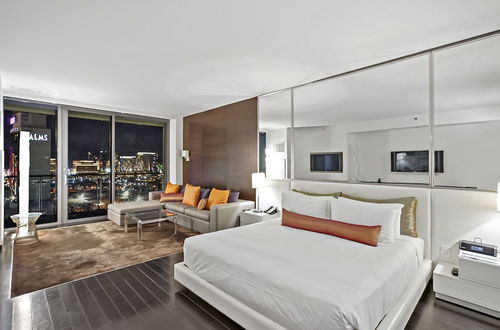 Photo 3 - StripViewSuites at Palms Place