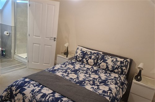 Photo 12 - Stunning 3-bed House in Wolverhampton
