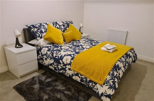 Photo 3 - Stunning 3-bed House in Wolverhampton