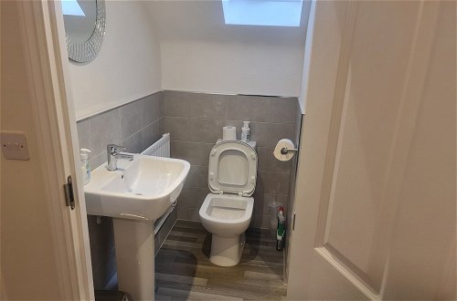 Photo 18 - Stunning 3-bed House in Wolverhampton