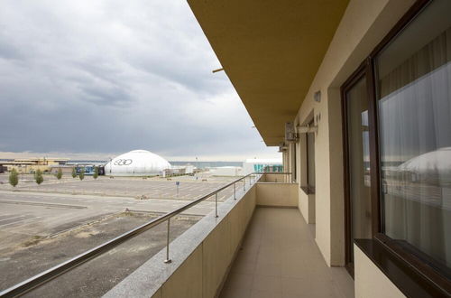 Photo 21 - Chic Sea View Apartment Mamaia