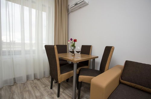 Photo 15 - Chic Sea View Apartment Mamaia