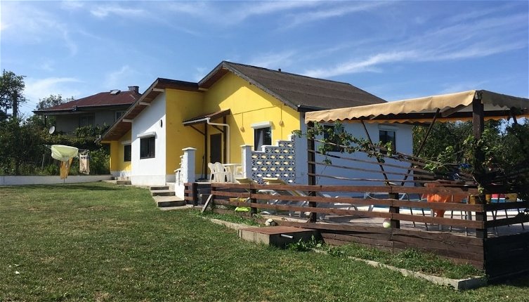 Photo 1 - Inviting 4-bed Villa in Dolishte