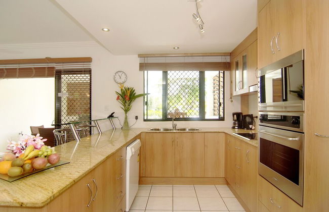The Mediterranean Beachfront Apartments - Foto 16