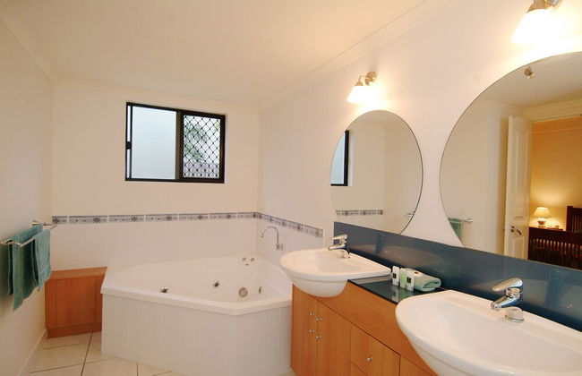 The Mediterranean Beachfront Apartments - Foto 49
