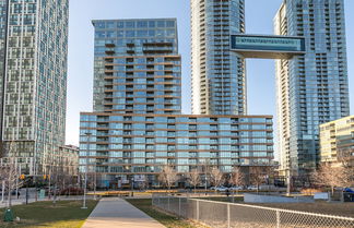 Foto 1 - SkyTree - Lakeside Condos near CN Tower