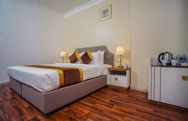 La Villa Suites Hotel - Photo 9