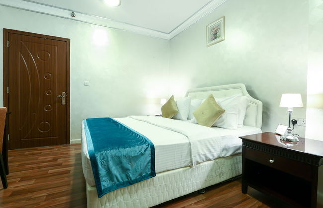 La Villa Suites Hotel - Photo 16