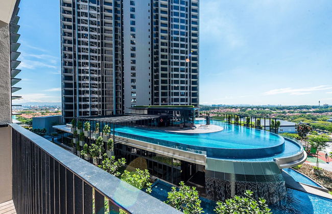 3BR Homestay with Pool View Bukit Rimau - Foto 1