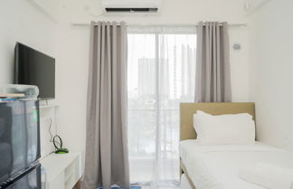 Foto 2 - Cozy Stay and Strategic Studio at Sky House Apartment BSD