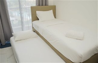 Foto 3 - Cozy Stay and Strategic Studio at Sky House Apartment BSD