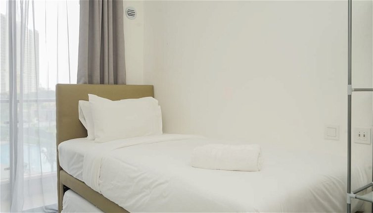Foto 1 - Cozy Stay and Strategic Studio at Sky House Apartment BSD
