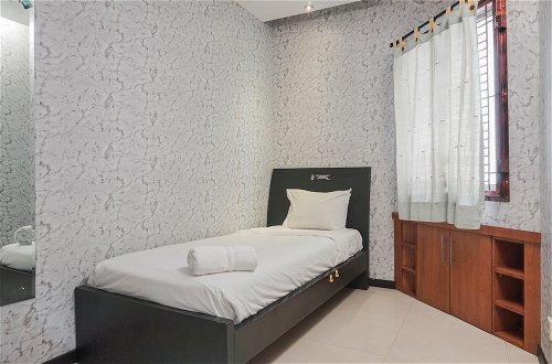 Photo 5 - Comfort 2Br At Mediterania Gajah Mada Apartment