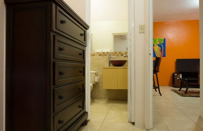The Embassy Luxury Apt Crystal Towers II - Photo 4