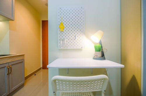 Photo 14 - Warm And Cozy Studio Evenciio Apartment Margonda Near Ui