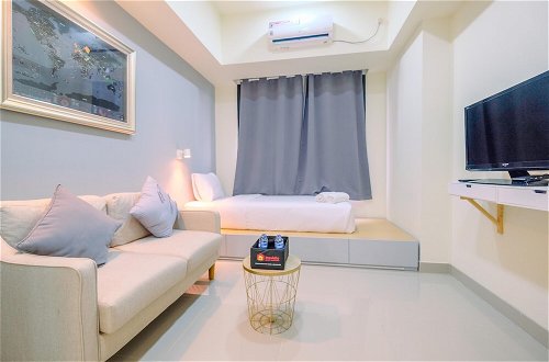 Foto 4 - Warm And Cozy Studio Evenciio Apartment Margonda Near Ui